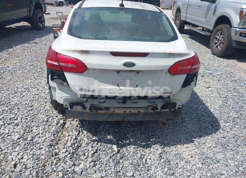 Photo 6 of 2015 Ford Focus SE (VIN 1FADP3F23FL203050)