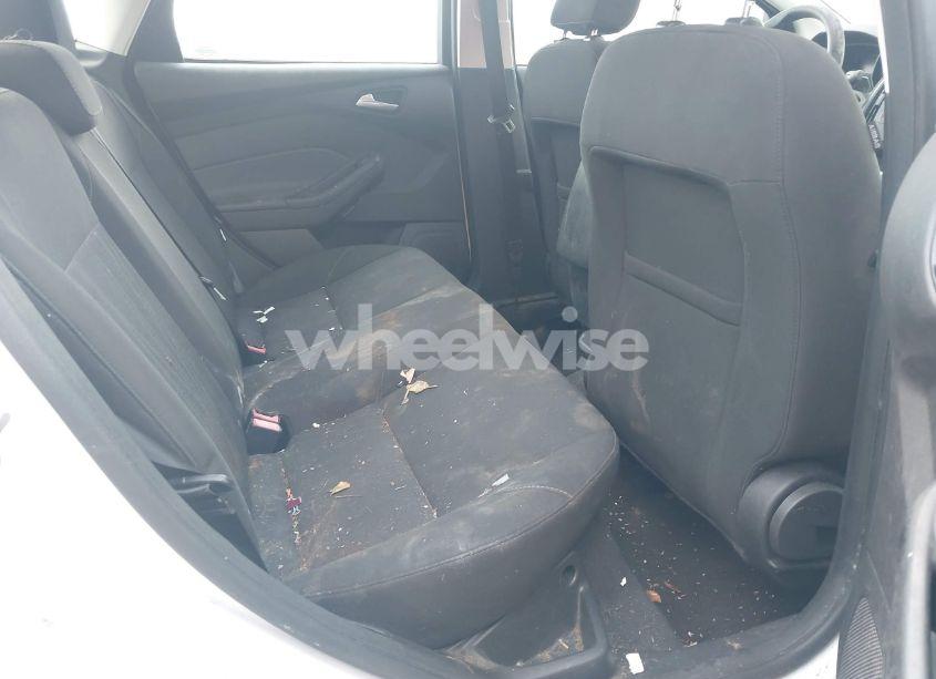 Photo 8 of 2015 Ford Focus SE (VIN 1FADP3F23FL203050)