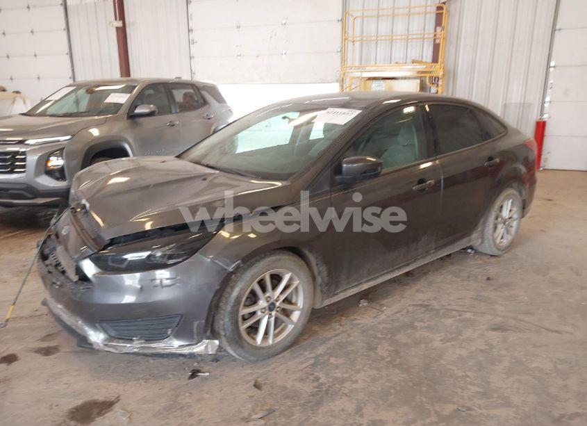 Photo 2 of 2015 Ford Focus SE (VIN 1FADP3F23FL216154)