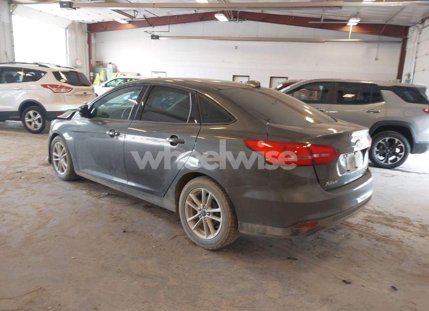 Photo 3 of 2015 Ford Focus SE (VIN 1FADP3F23FL216154)