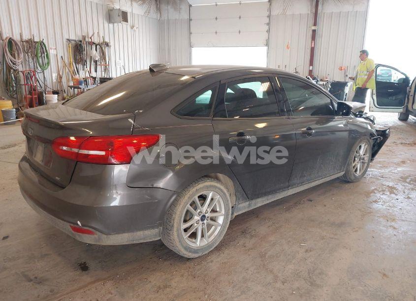 Photo 4 of 2015 Ford Focus SE (VIN 1FADP3F23FL216154)