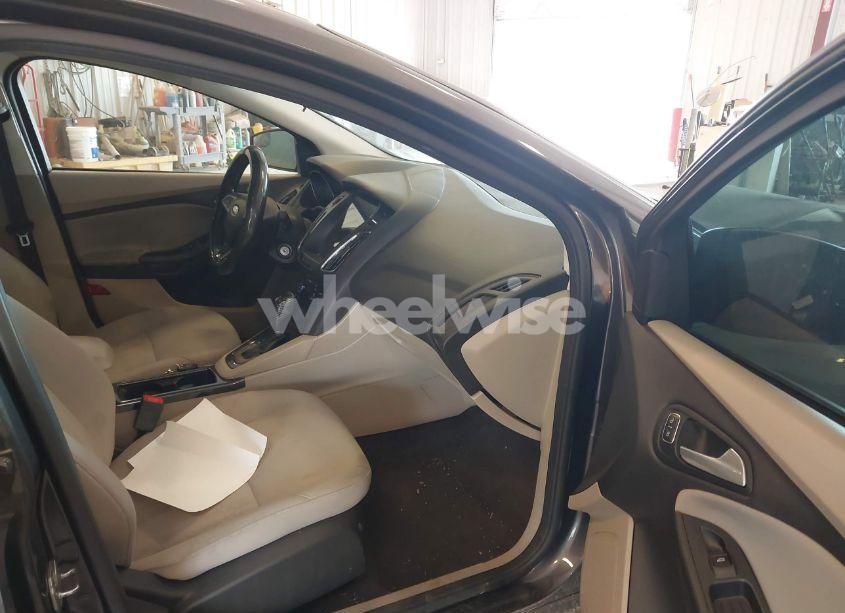 Photo 5 of 2015 Ford Focus SE (VIN 1FADP3F23FL216154)