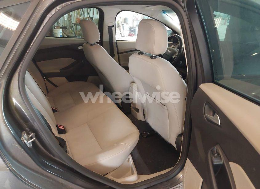 Photo 8 of 2015 Ford Focus SE (VIN 1FADP3F23FL216154)