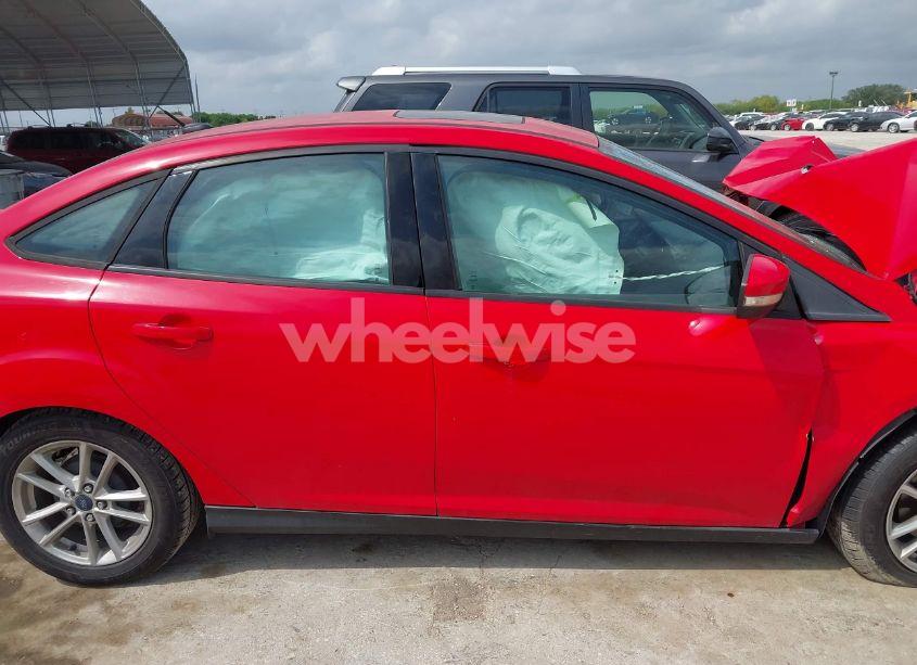 Photo 13 of 2015 Ford Focus SE (VIN 1FADP3F23FL233620)