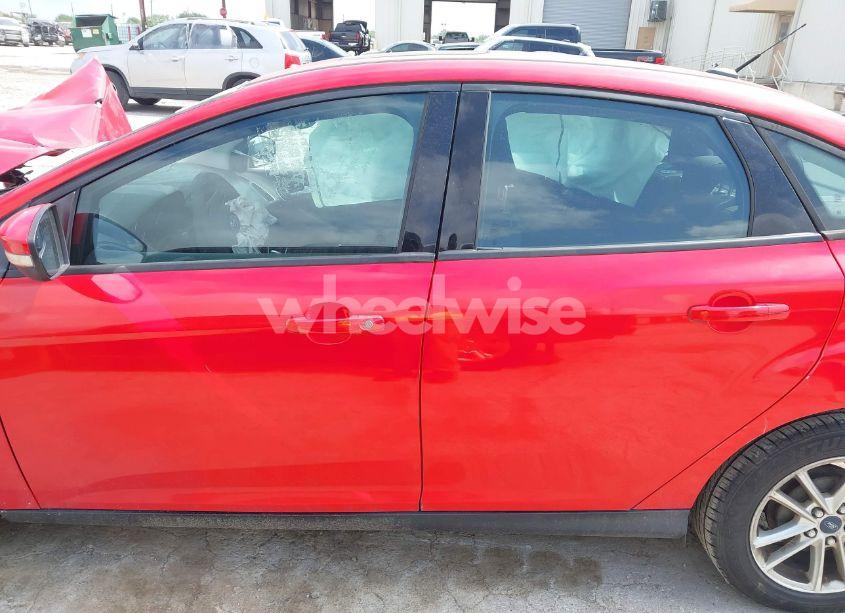 Photo 14 of 2015 Ford Focus SE (VIN 1FADP3F23FL233620)