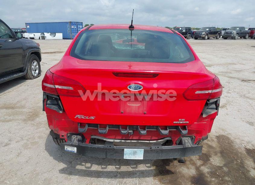 Photo 16 of 2015 Ford Focus SE (VIN 1FADP3F23FL233620)