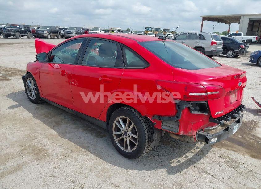 Photo 3 of 2015 Ford Focus SE (VIN 1FADP3F23FL233620)