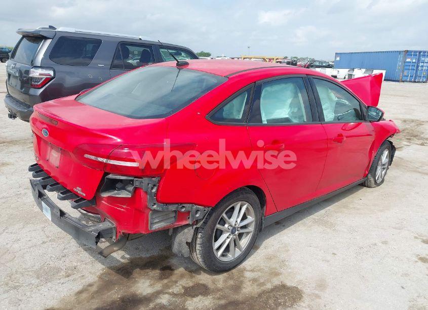 Photo 4 of 2015 Ford Focus SE (VIN 1FADP3F23FL233620)