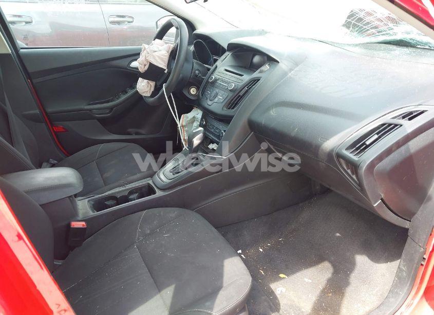 Photo 5 of 2015 Ford Focus SE (VIN 1FADP3F23FL233620)