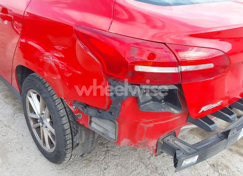 Photo 6 of 2015 Ford Focus SE (VIN 1FADP3F23FL233620)