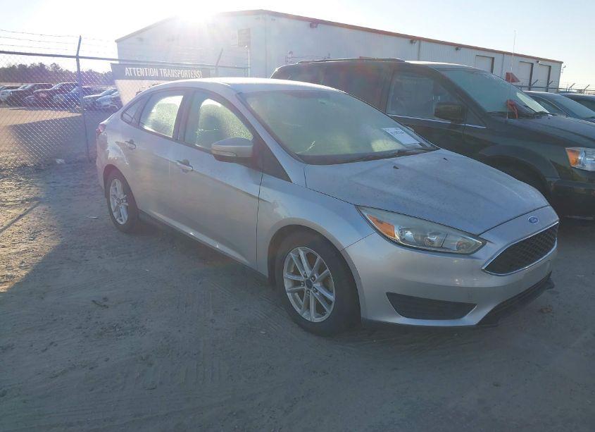 2015 Ford Focus SE (VIN 1FADP3F23FL238090) main photo