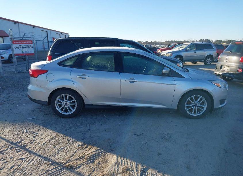 Photo 14 of 2015 Ford Focus SE (VIN 1FADP3F23FL238090)