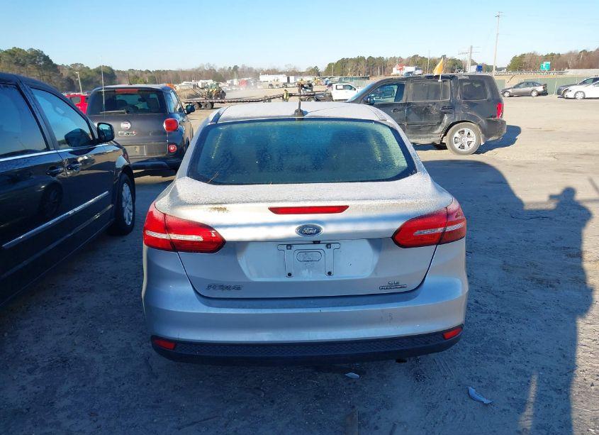 Photo 16 of 2015 Ford Focus SE (VIN 1FADP3F23FL238090)
