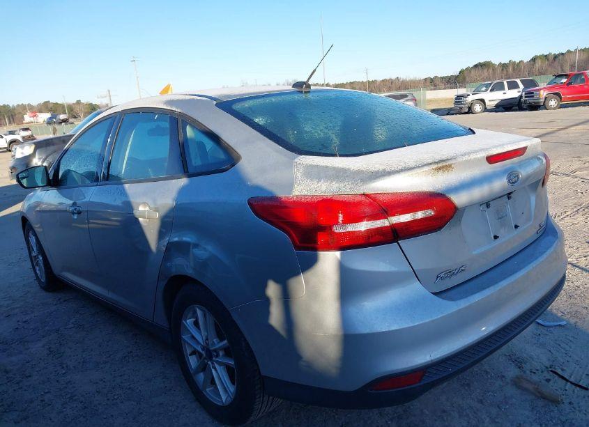 Photo 17 of 2015 Ford Focus SE (VIN 1FADP3F23FL238090)