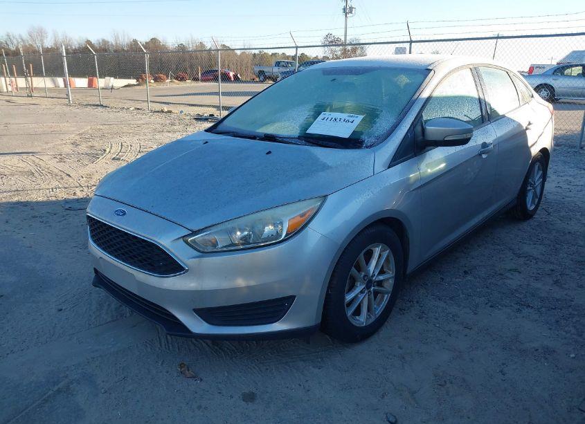 Photo 2 of 2015 Ford Focus SE (VIN 1FADP3F23FL238090)