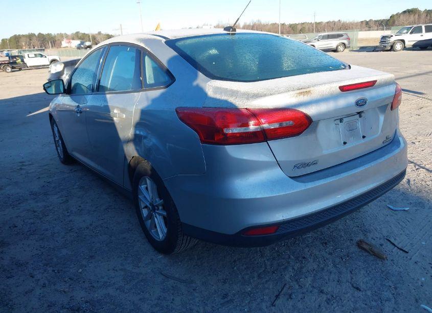 Photo 3 of 2015 Ford Focus SE (VIN 1FADP3F23FL238090)