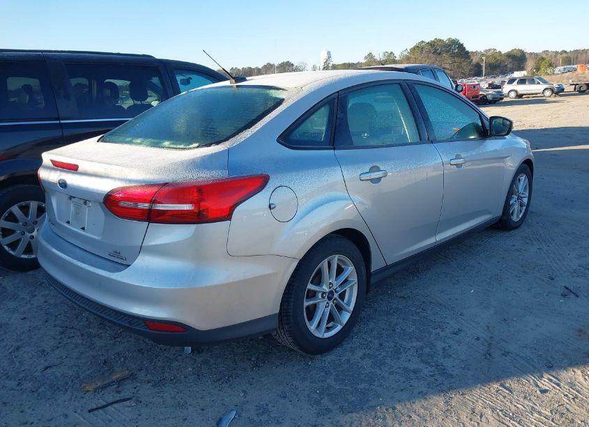 Photo 4 of 2015 Ford Focus SE (VIN 1FADP3F23FL238090)