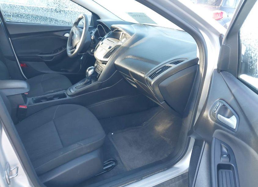 Photo 5 of 2015 Ford Focus SE (VIN 1FADP3F23FL238090)