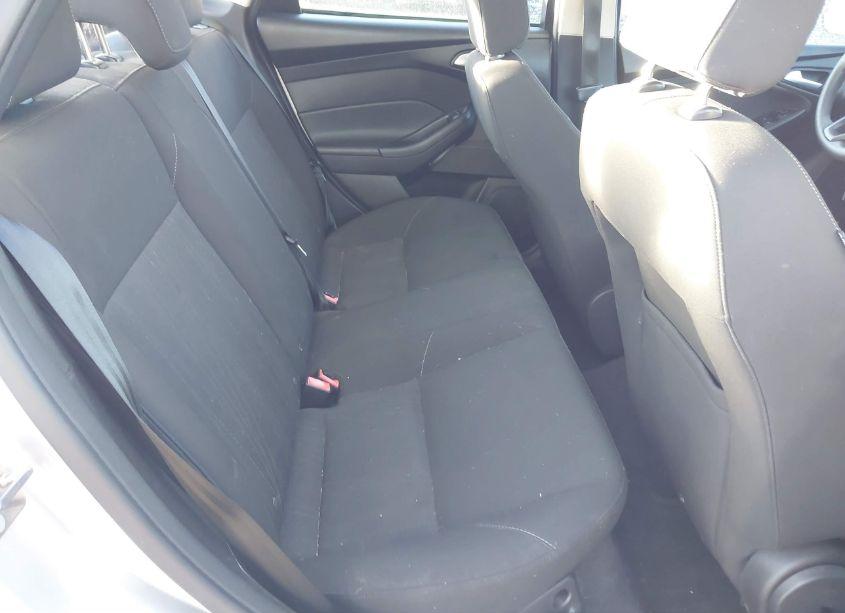 Photo 8 of 2015 Ford Focus SE (VIN 1FADP3F23FL238090)