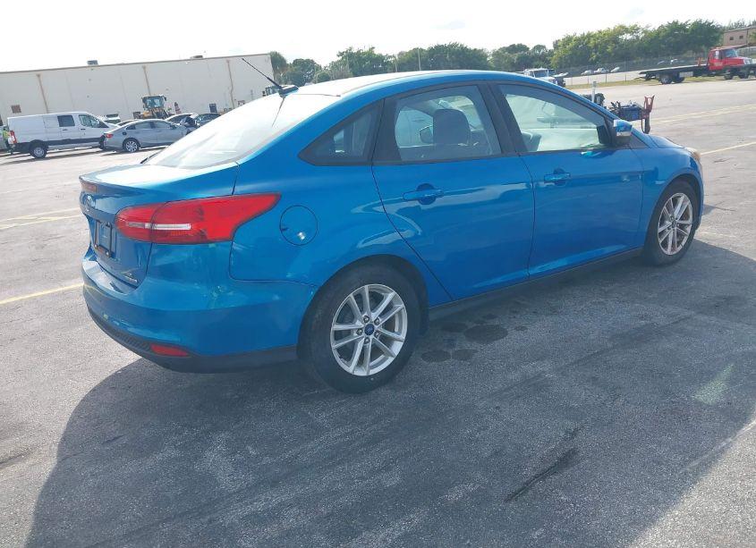 Photo 4 of 2015 Ford Focus SE (VIN 1FADP3F23FL240132)