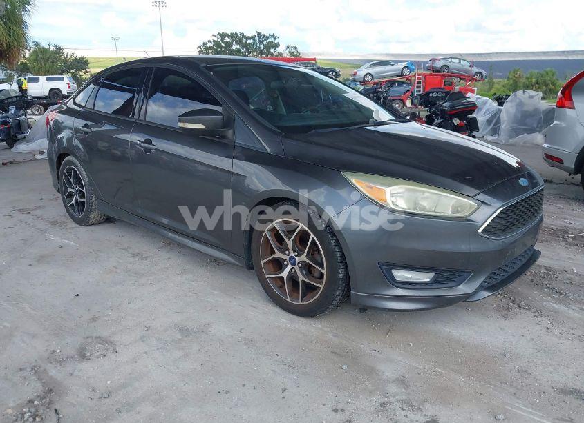 2015 Ford Focus SE (VIN 1FADP3F23FL247162) main photo