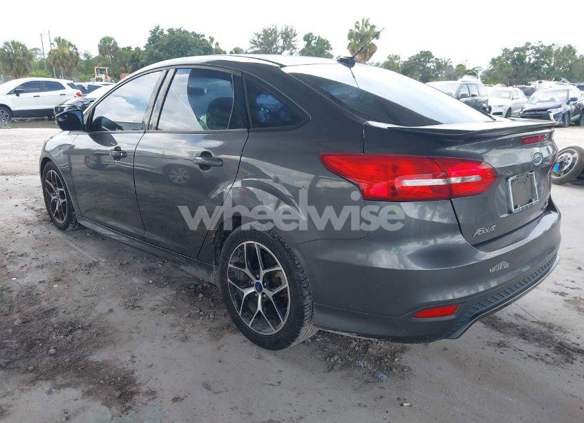 Photo 3 of 2015 Ford Focus SE (VIN 1FADP3F23FL247162)