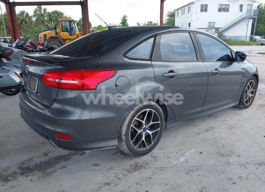 Photo 4 of 2015 Ford Focus SE (VIN 1FADP3F23FL247162)
