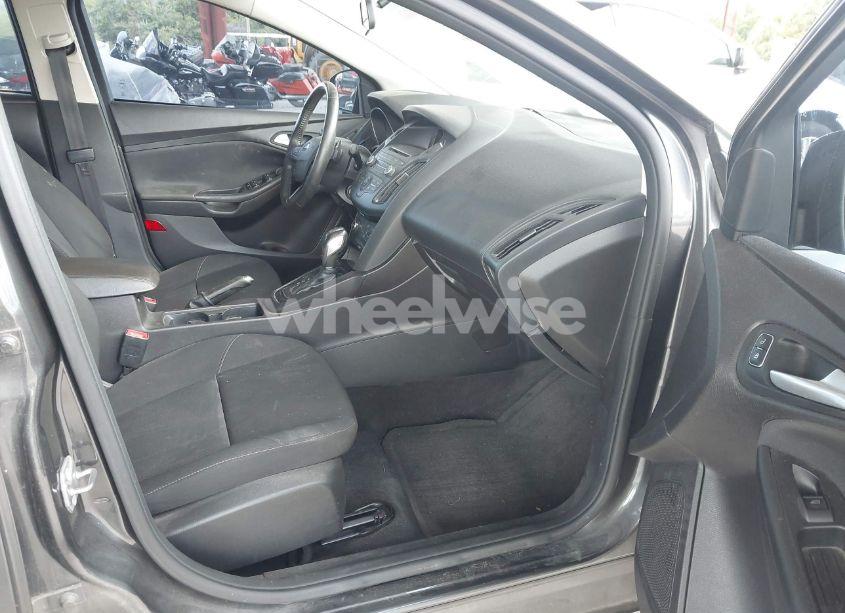 Photo 5 of 2015 Ford Focus SE (VIN 1FADP3F23FL247162)