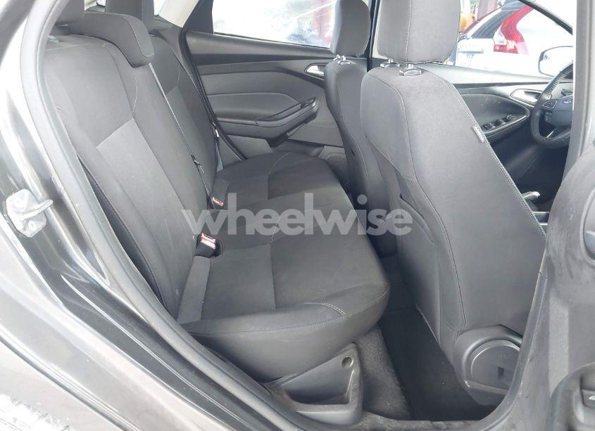 Photo 8 of 2015 Ford Focus SE (VIN 1FADP3F23FL247162)