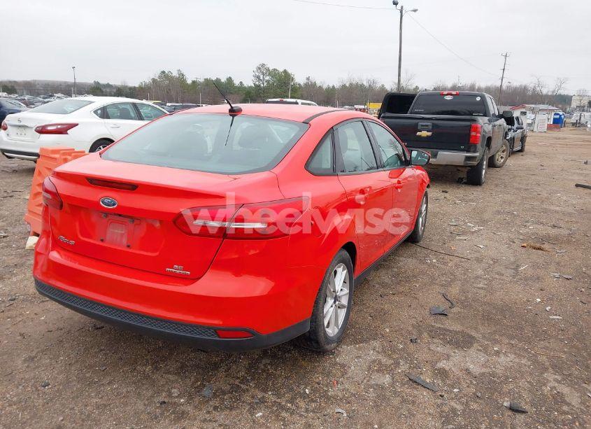 Photo 4 of 2015 Ford Focus SE (VIN 1FADP3F23FL249705)