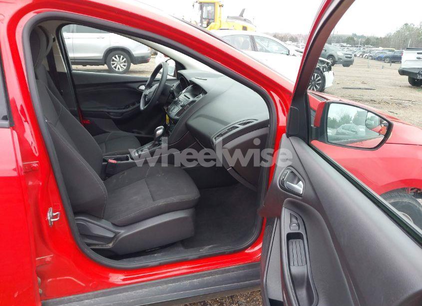 Photo 5 of 2015 Ford Focus SE (VIN 1FADP3F23FL249705)