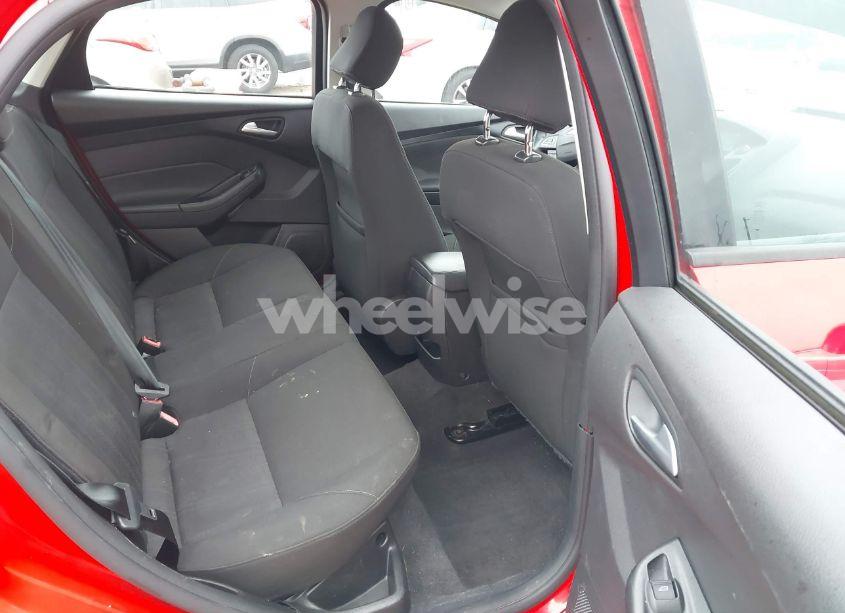 Photo 8 of 2015 Ford Focus SE (VIN 1FADP3F23FL249705)
