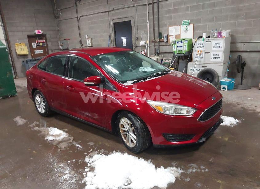 2015 Ford Focus SE (VIN 1FADP3F23FL251972) main photo