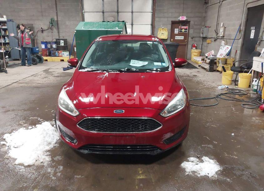 Photo 12 of 2015 Ford Focus SE (VIN 1FADP3F23FL251972)