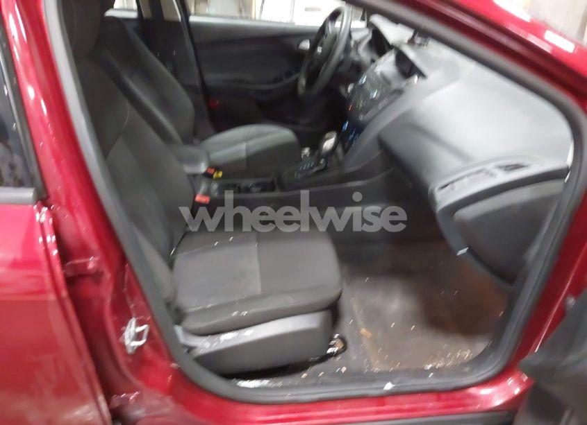 Photo 5 of 2015 Ford Focus SE (VIN 1FADP3F23FL251972)