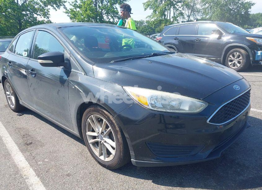 2015 Ford Focus SE (VIN 1FADP3F23FL258730) main photo