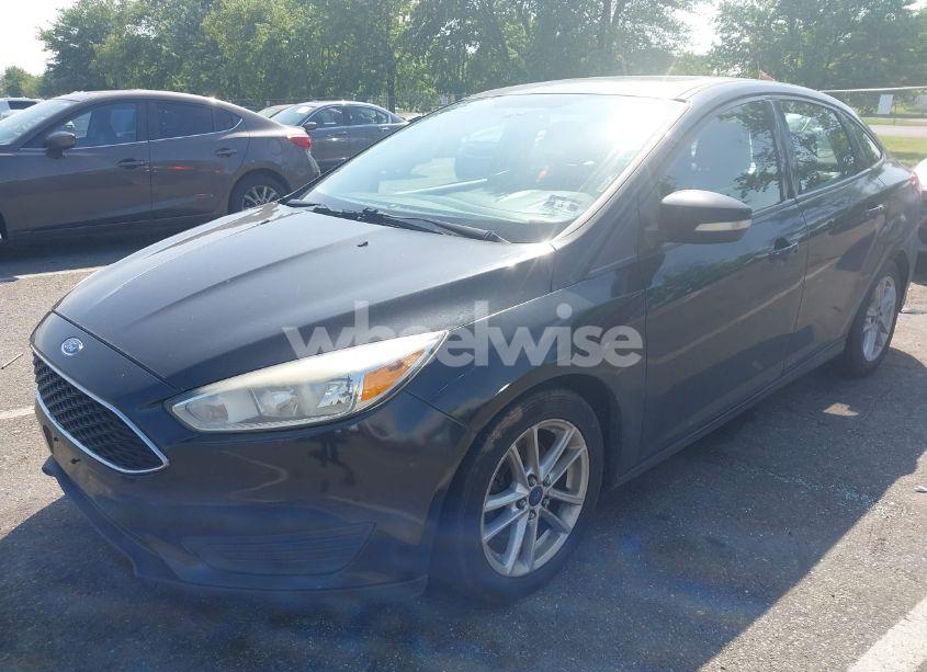 Photo 2 of 2015 Ford Focus SE (VIN 1FADP3F23FL258730)