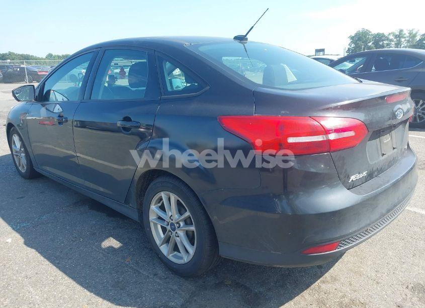 Photo 3 of 2015 Ford Focus SE (VIN 1FADP3F23FL258730)
