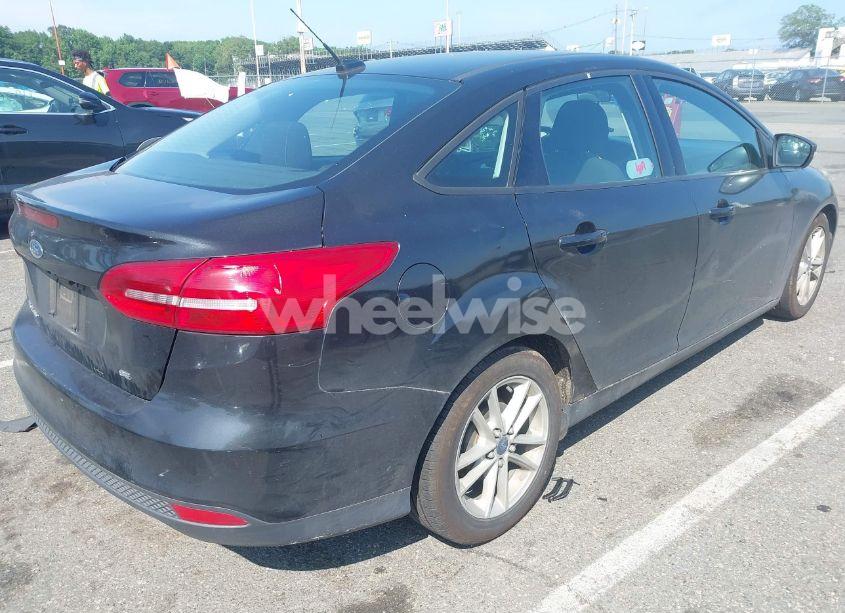 Photo 4 of 2015 Ford Focus SE (VIN 1FADP3F23FL258730)