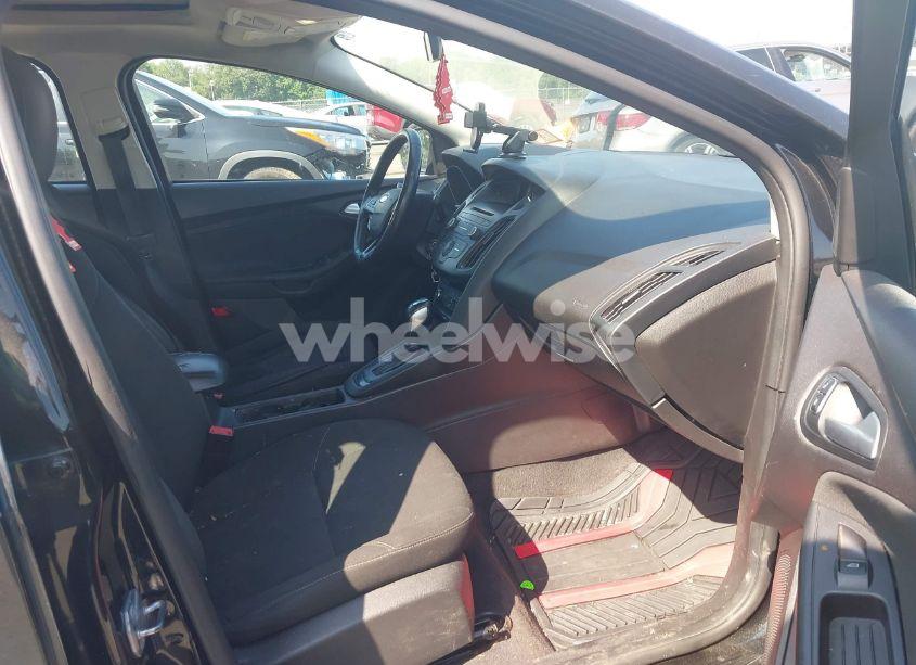 Photo 5 of 2015 Ford Focus SE (VIN 1FADP3F23FL258730)