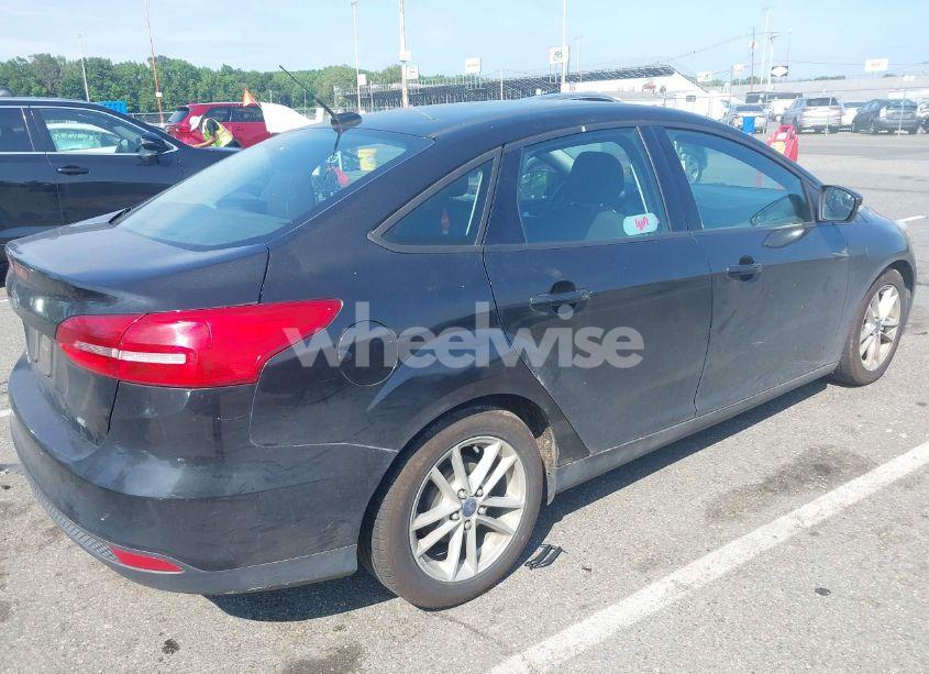 Photo 6 of 2015 Ford Focus SE (VIN 1FADP3F23FL258730)