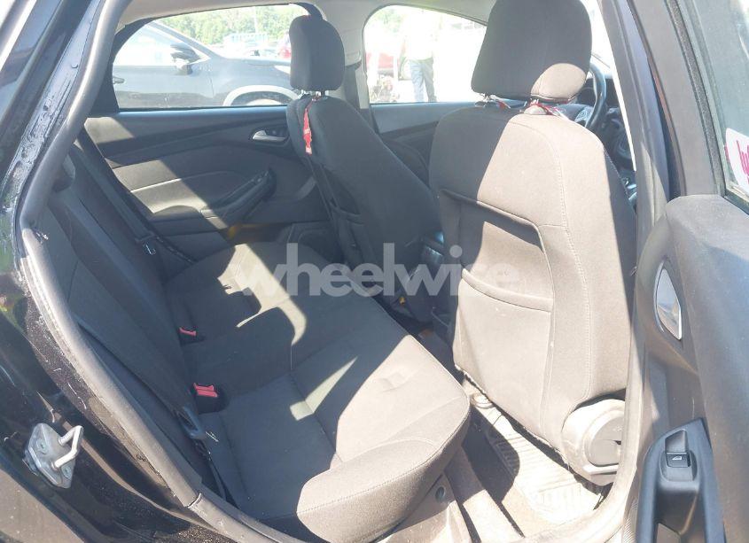 Photo 8 of 2015 Ford Focus SE (VIN 1FADP3F23FL258730)