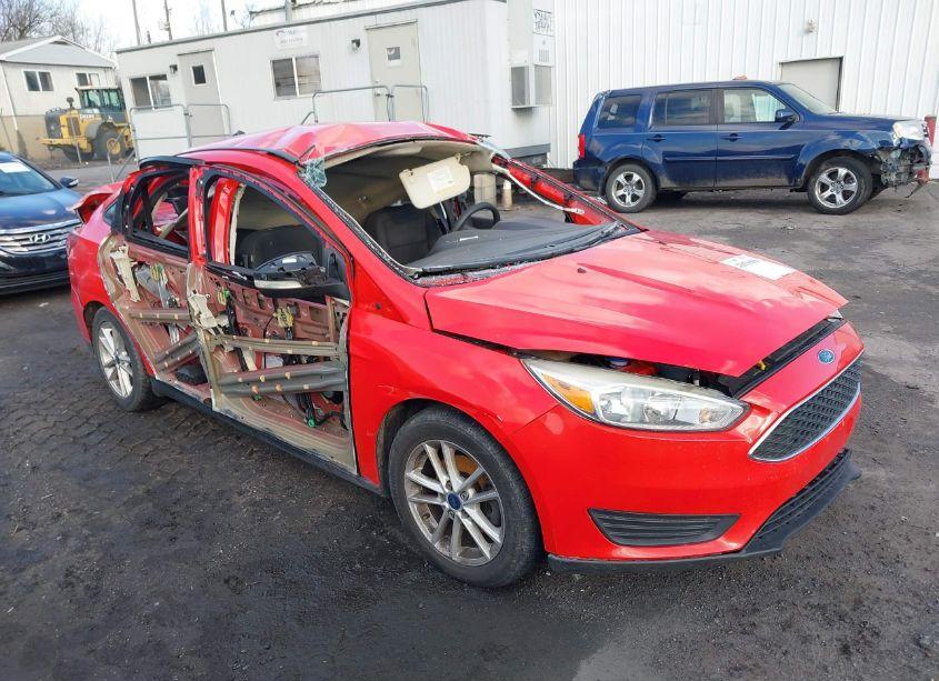 2015 Ford Focus SE (VIN 1FADP3F23FL280033) main photo