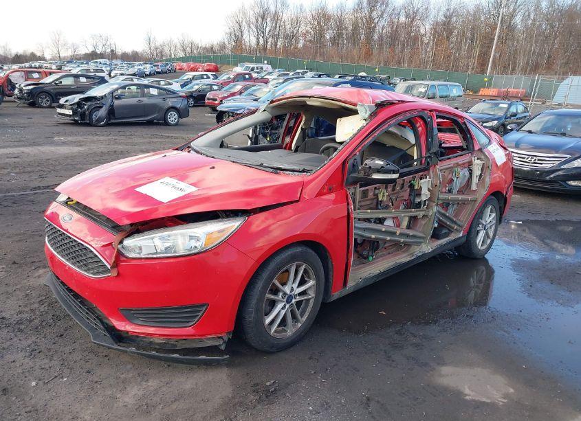 Photo 2 of 2015 Ford Focus SE (VIN 1FADP3F23FL280033)