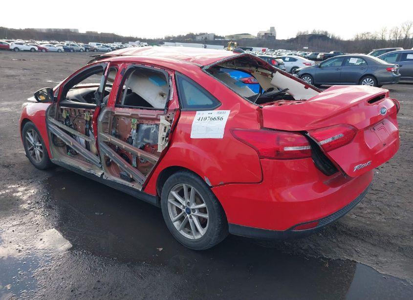 Photo 3 of 2015 Ford Focus SE (VIN 1FADP3F23FL280033)