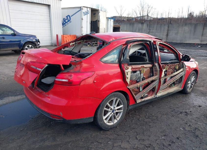 Photo 4 of 2015 Ford Focus SE (VIN 1FADP3F23FL280033)