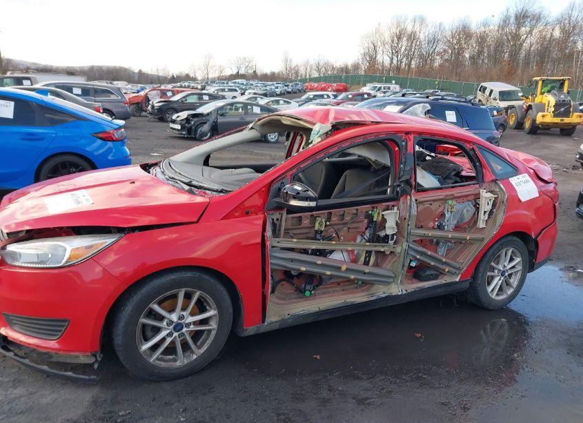 Photo 6 of 2015 Ford Focus SE (VIN 1FADP3F23FL280033)