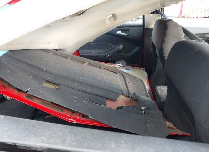 Photo 8 of 2015 Ford Focus SE (VIN 1FADP3F23FL280033)