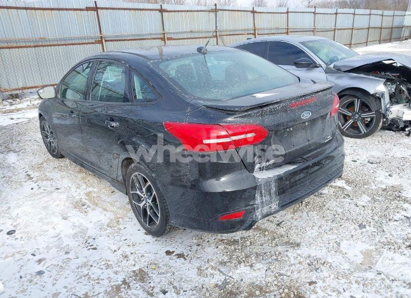 Photo 3 of 2015 Ford Focus SE (VIN 1FADP3F23FL280307)