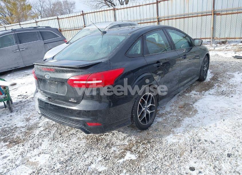 Photo 4 of 2015 Ford Focus SE (VIN 1FADP3F23FL280307)